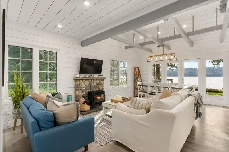 6129 SECHELT INLET ROAD - photo 4 of 40