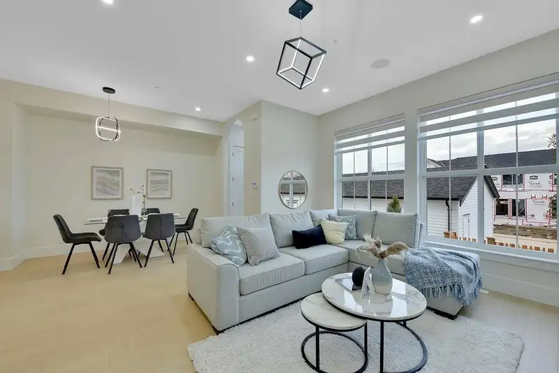 20521 74B AVENUE - photo 3 of 40