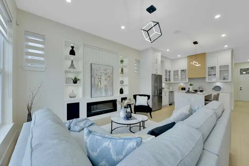 20521 74B AVENUE - photo 4 of 40