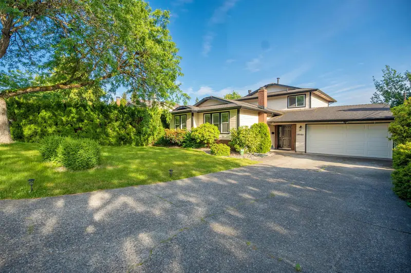 18046 61A AVENUE - photo 2 of 15