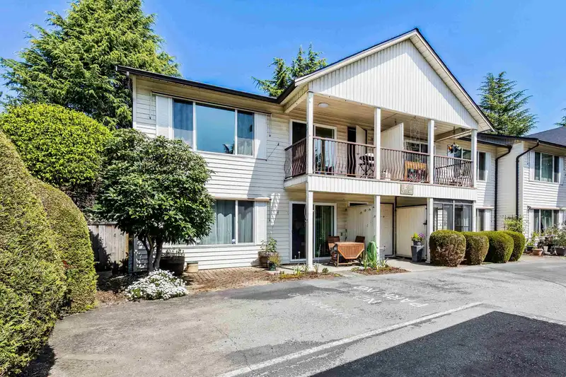 207 2853 BOURQUIN CRESCENT - photo 1 of 30