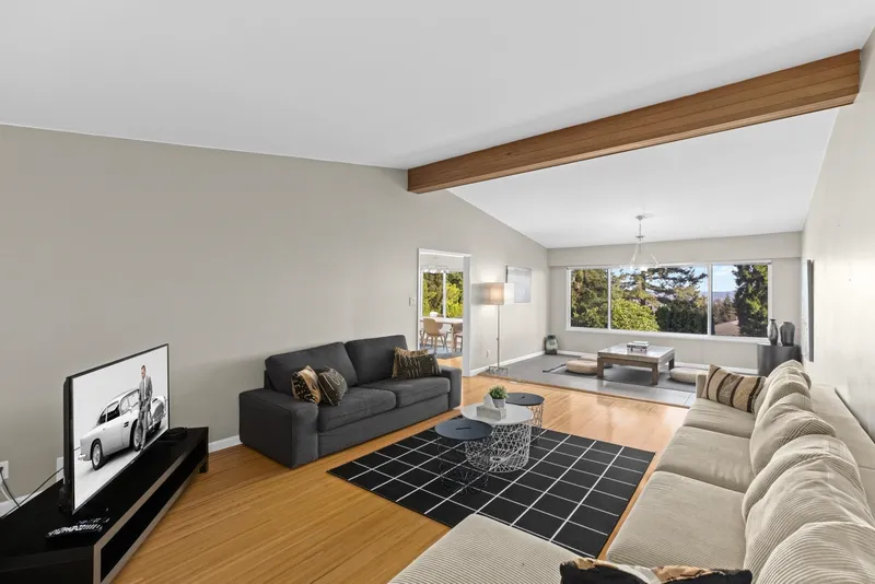 905 GREENWOOD ROAD - photo 4 of 25