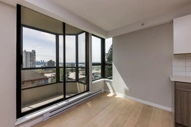 602 505 LONSDALE AVENUE - photo 4 of 40