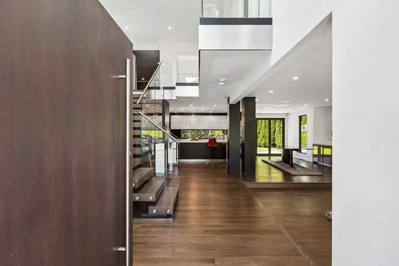 4577 CAPILANO ROAD - photo 2 of 32