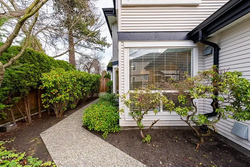 16 4748 54A STREET - photo 1 of 28