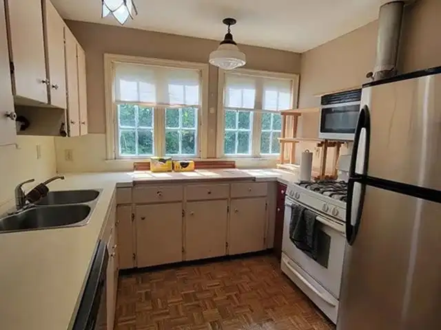 571 ECHO AVENUE - photo 4 of 10
