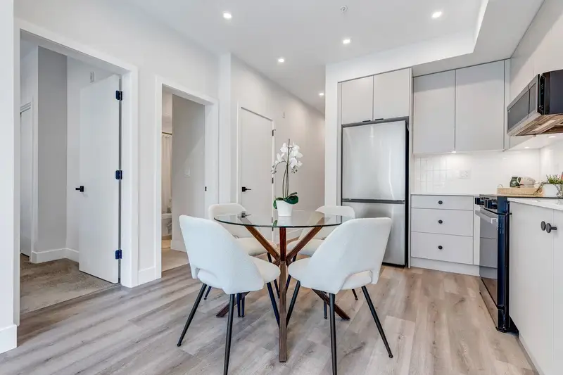 512 45497 CAMPUS DRIVE - photo 3 of 11