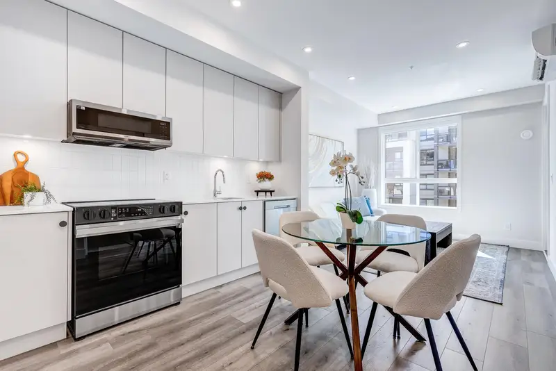 512 45497 CAMPUS DRIVE - photo 4 of 11