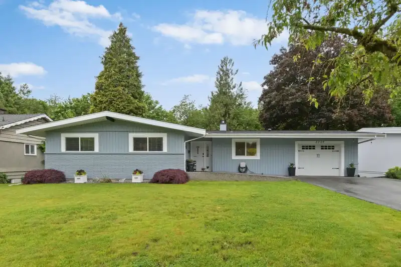 2739 SHEFFIELD WAY - photo 1 of 28