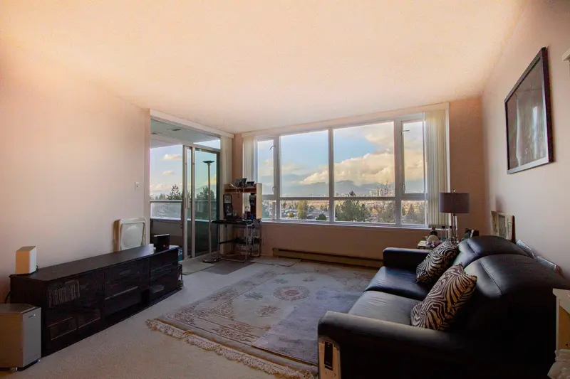 705 6055 NELSON AVENUE - photo 3 of 21