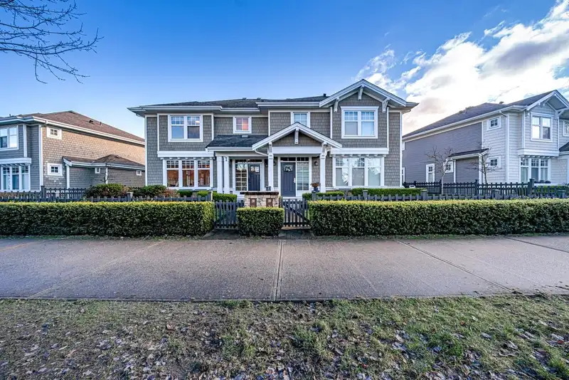 9 10500 DELSOM CRESCENT - photo 4 of 40