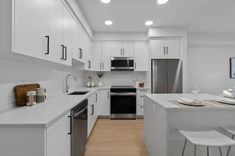 415 33820 SOUTH FRASER WAY - photo 1 of 15