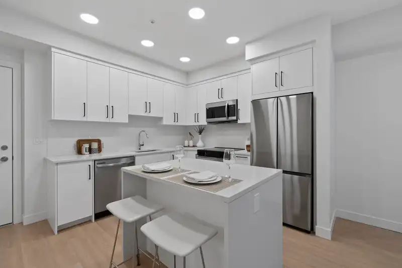 415 33820 SOUTH FRASER WAY - photo 3 of 15