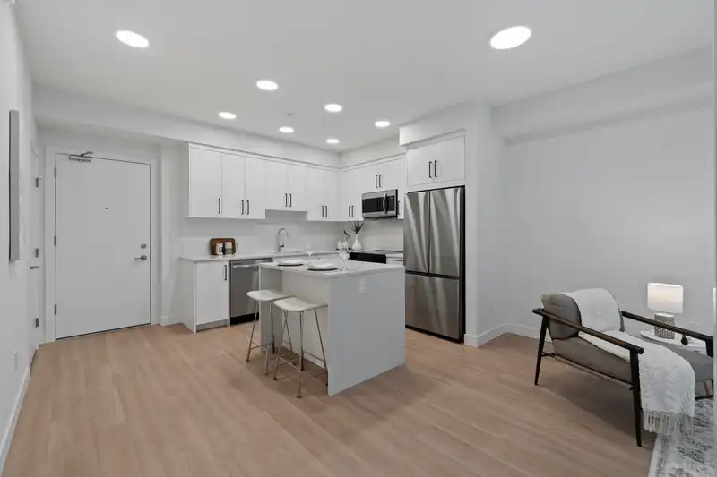 415 33820 SOUTH FRASER WAY - photo 4 of 15