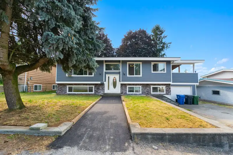 2529 MAGNOLIA CRESCENT - photo 1 of 40