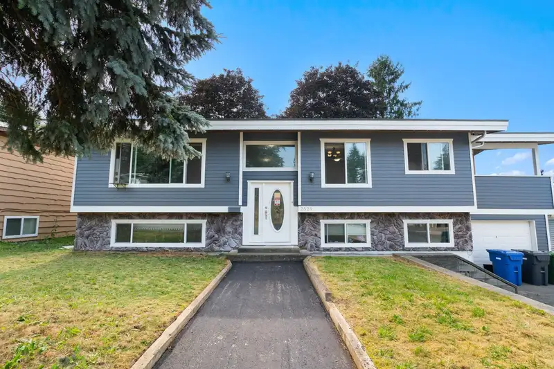 2529 MAGNOLIA CRESCENT - photo 2 of 40