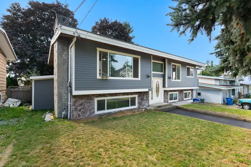 2529 MAGNOLIA CRESCENT - photo 3 of 40