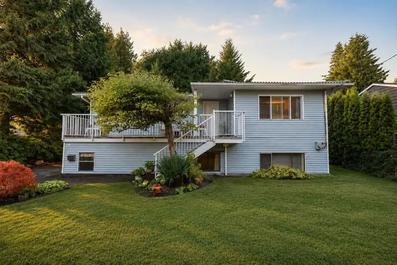 674 BLUE MOUNTAIN STREET - photo 1 of 25