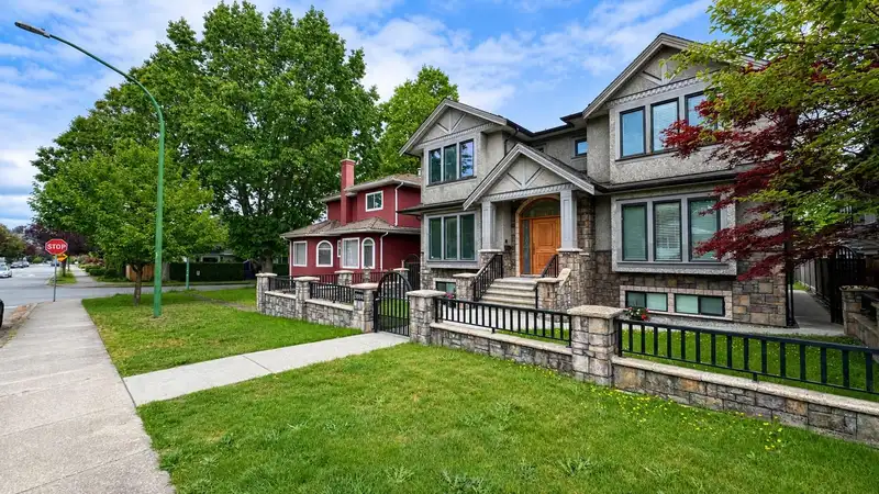 3894 OXFORD STREET - photo 2 of 40