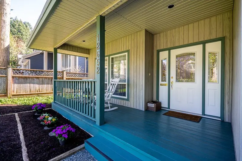 12652 16 AVENUE - photo 2 of 25