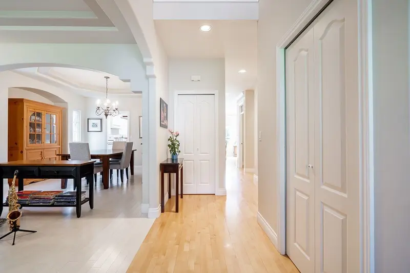 12652 16 AVENUE - photo 3 of 25