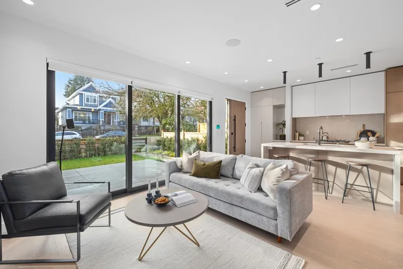 1 435 E 37TH AVENUE - photo 2 of 25