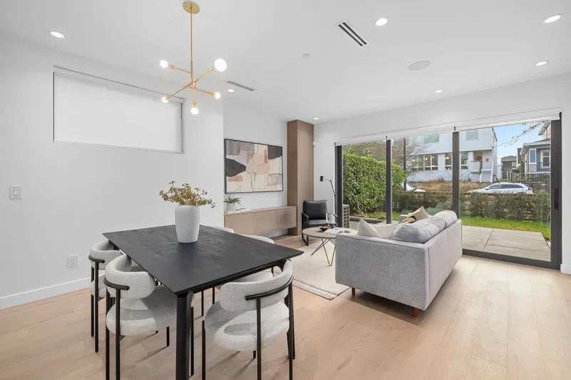 1 435 E 37TH AVENUE - photo 4 of 25