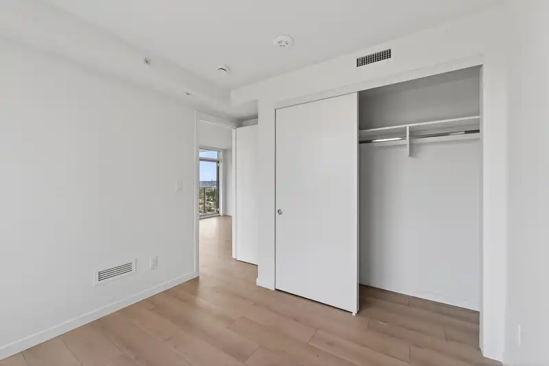 803 311 ALDERSON AVENUE - photo 3 of 13
