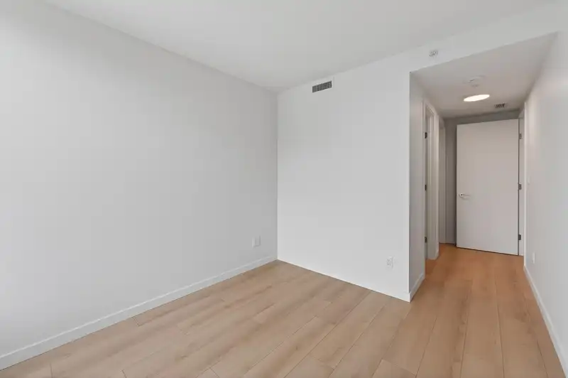 803 311 ALDERSON AVENUE - photo 4 of 13
