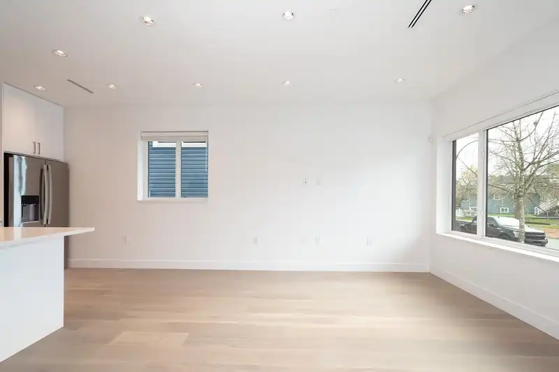 1 2119 E 29TH AVENUE - photo 3 of 38