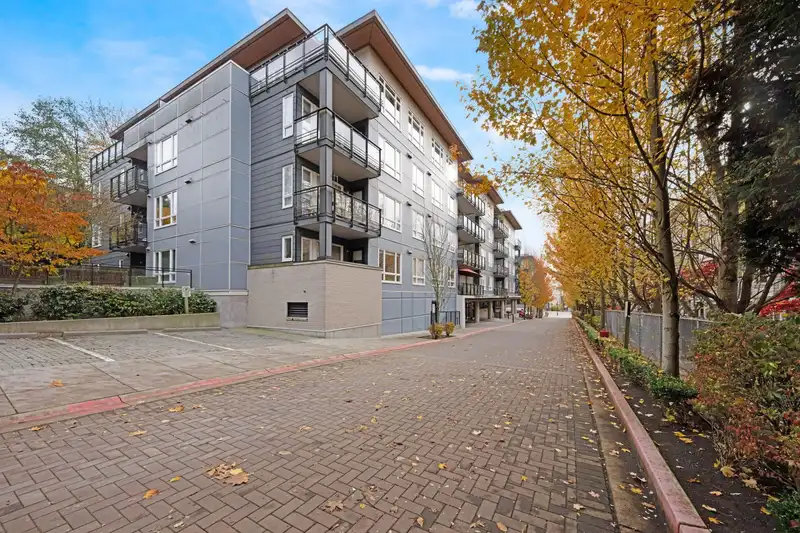 207 13925 FRASER HIGHWAY - photo 2 of 25