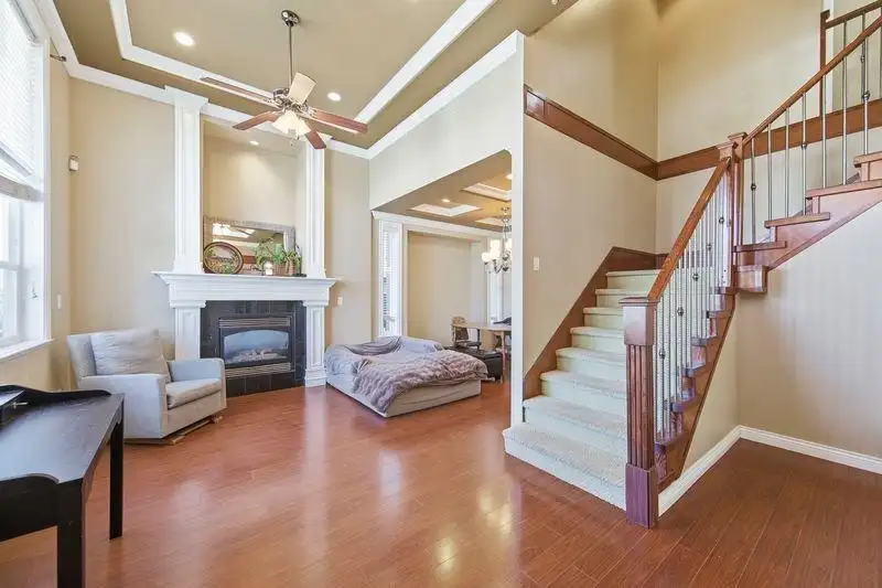 14588 62 AVENUE - photo 2 of 32