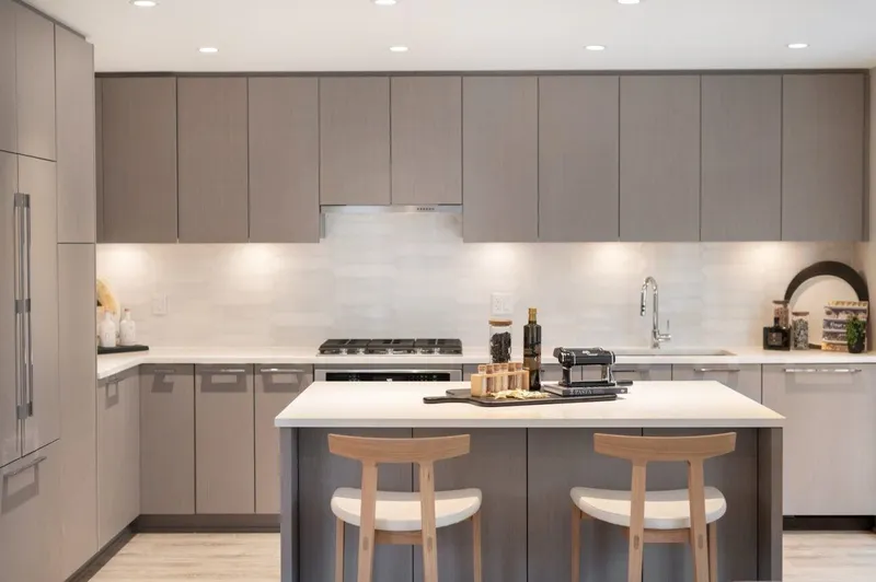 201 1331 WELLON STREET - photo 2 of 11