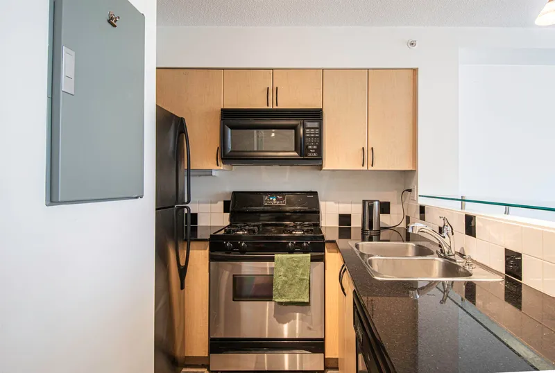 2510 63 KEEFER PLACE - photo 3 of 15