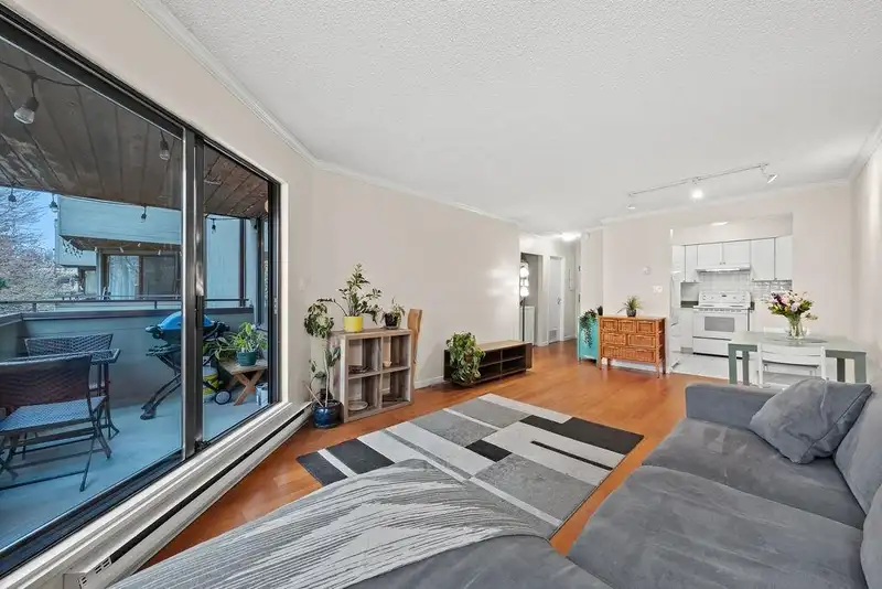 308 1476 W 10TH AVENUE - photo 3 of 32