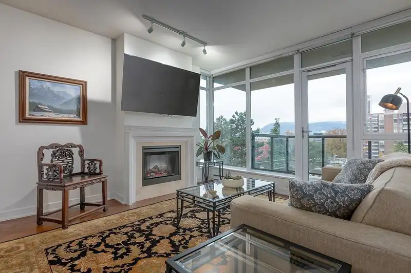 703 1468 W 14TH AVENUE - photo 1 of 23