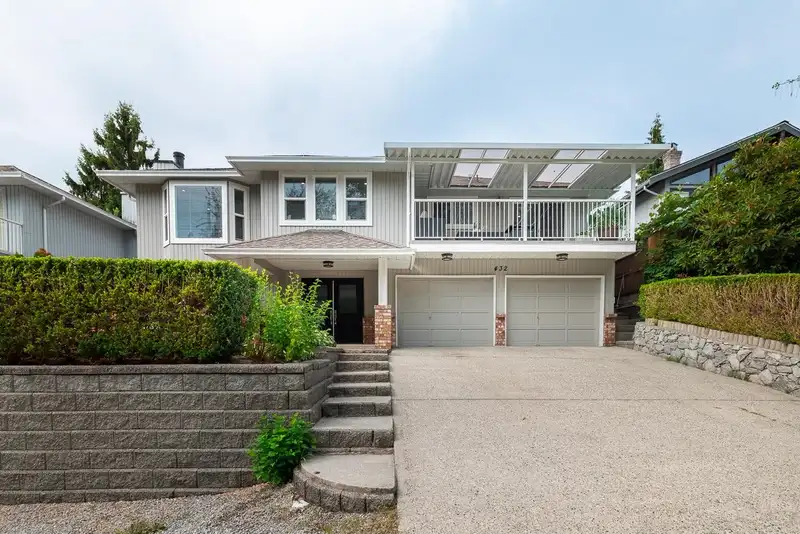 432 RIVERVIEW CRESCENT - photo 1 of 40