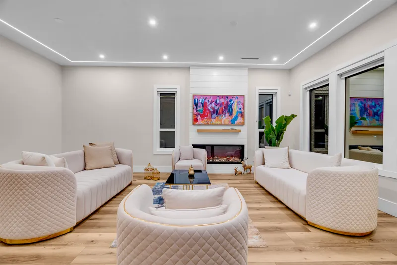 17223 60 AVENUE - photo 4 of 25