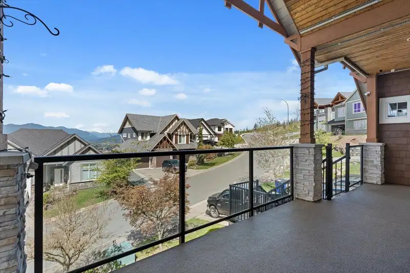 50460 KINGSTON DRIVE - photo 3 of 40