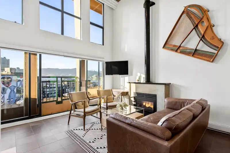 805 22 E CORDOVA STREET - photo 2 of 34