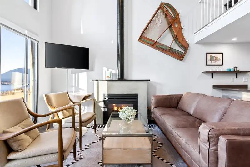 805 22 E CORDOVA STREET - photo 4 of 34