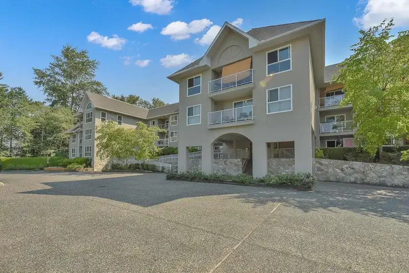 209 19835 64 AVENUE - photo 1 of 33