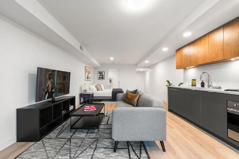 307 2419 GRANT STREET - photo 4 of 25