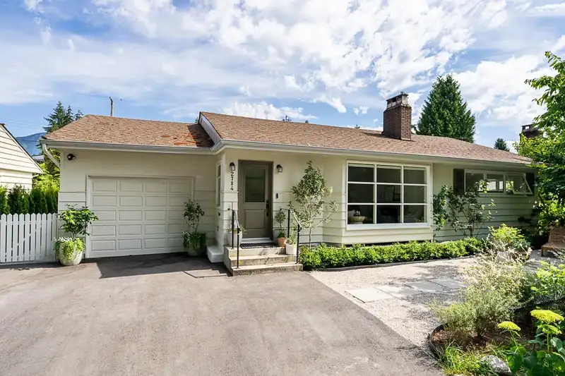 2784 CRESCENTVIEW DRIVE - photo 1 of 29