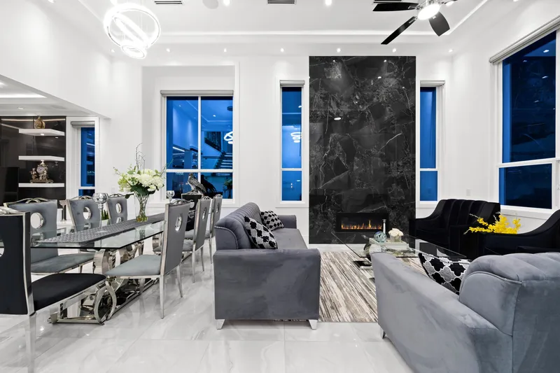 8269 111B STREET - photo 2 of 25