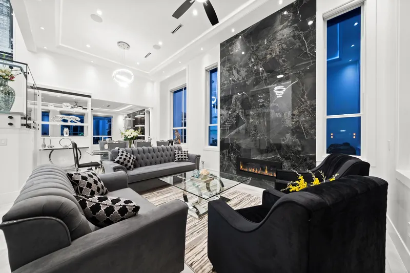 8269 111B STREET - photo 3 of 25