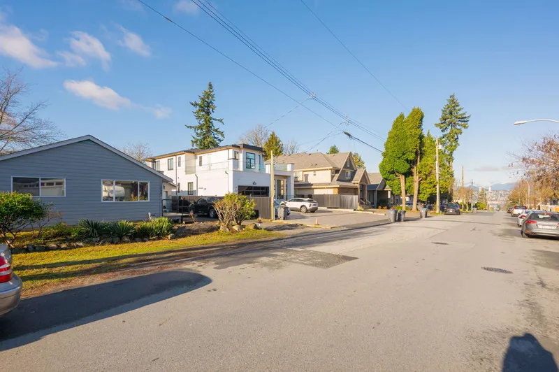 10843 130 STREET - photo 4 of 25