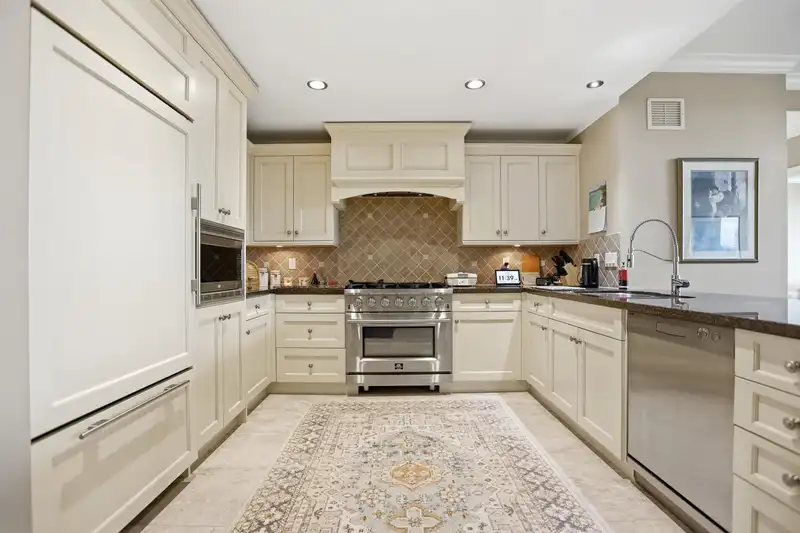 402 15445 VINE AVENUE - photo 4 of 34