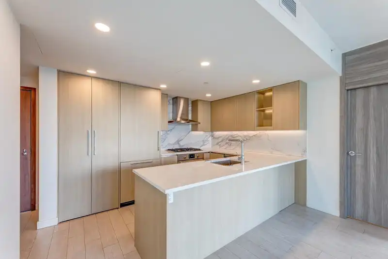 1003 9887 WHALLEY BOULEVARD - photo 2 of 39