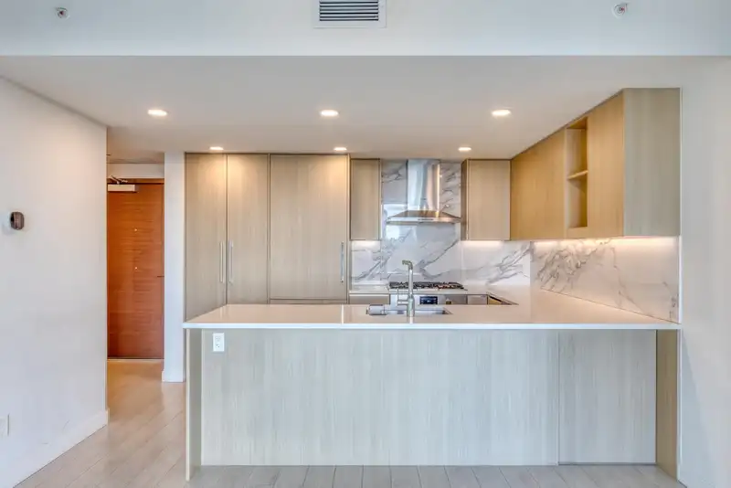1003 9887 WHALLEY BOULEVARD - photo 3 of 39